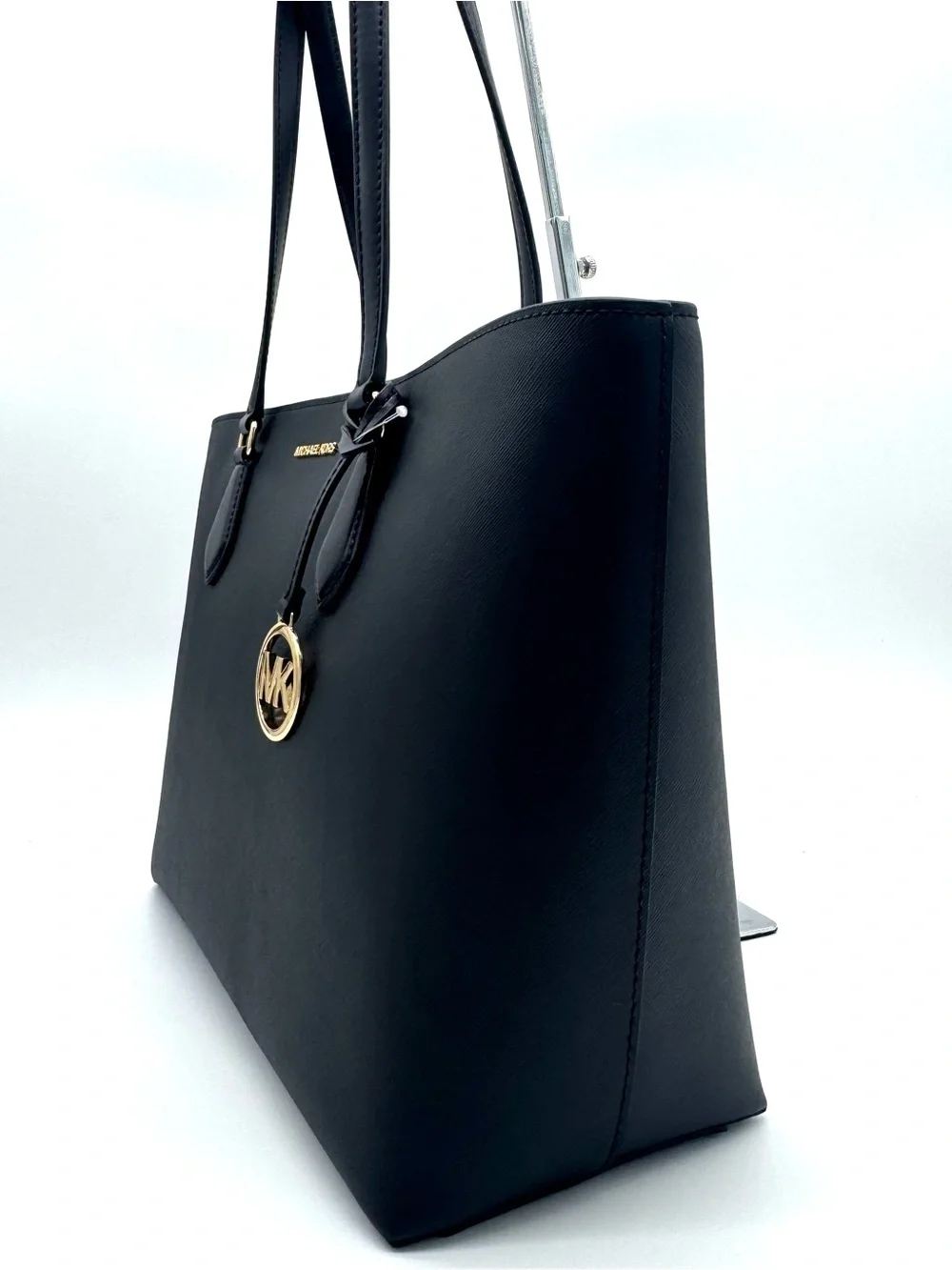 Michael Kors Bag Large Sheila Mf Tote Bag Black/Gold - Picture 4 of 10